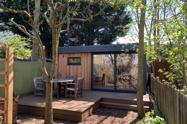 Garden office room in London 3