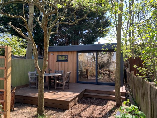 Garden office room in London 3