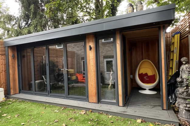 Multi garden room with canopy