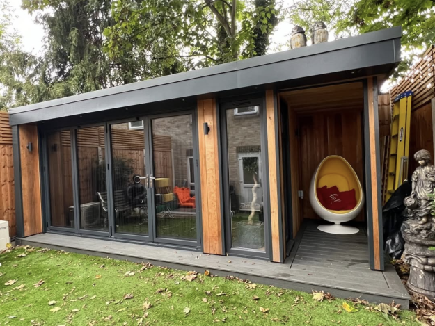 Multi garden room with canopy
